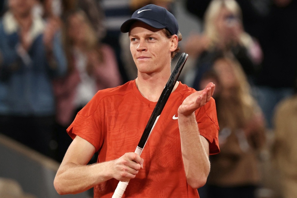 众的助威下 众的助威下