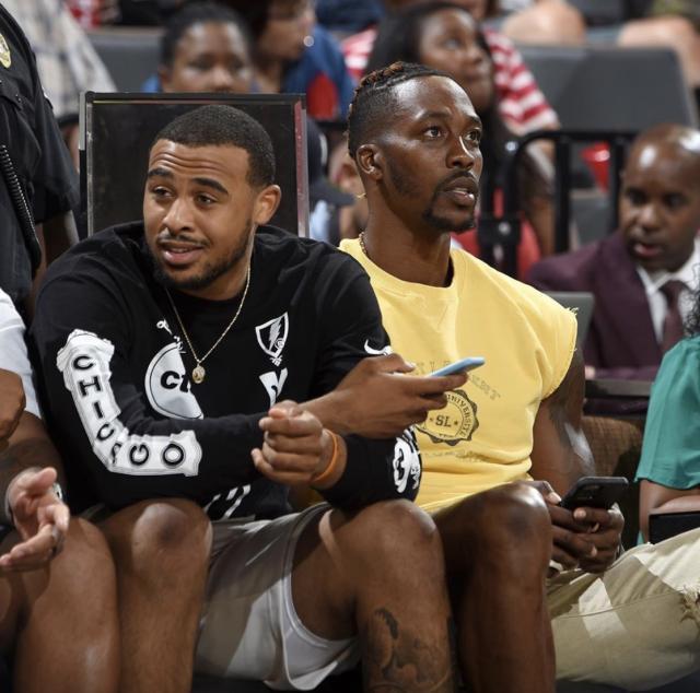 攻天花板仍 攻天花板仍